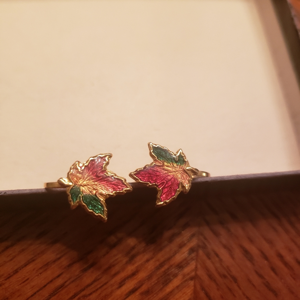 Vintage leaf screw back earrings